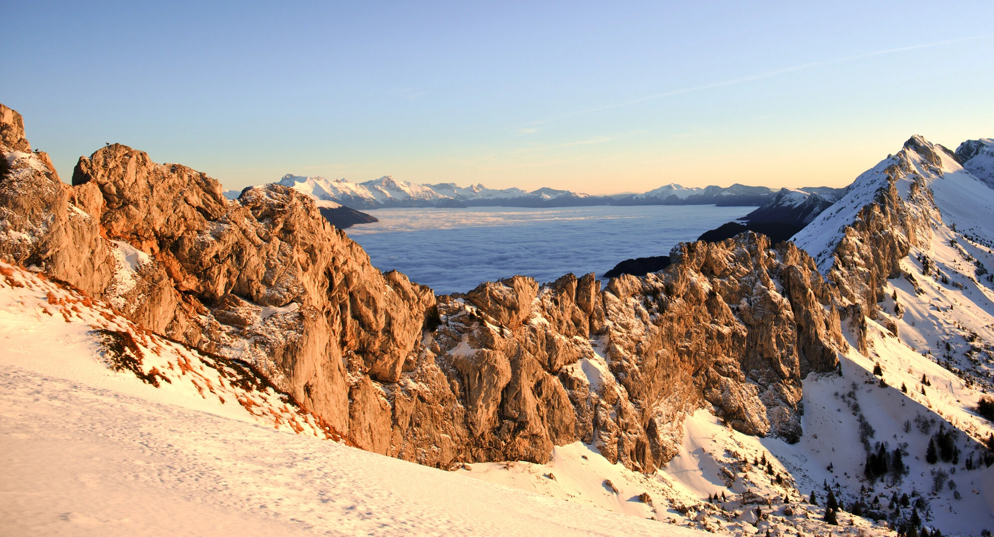 Vue au-dessus de la cabane de la Fauge dans le Vercors