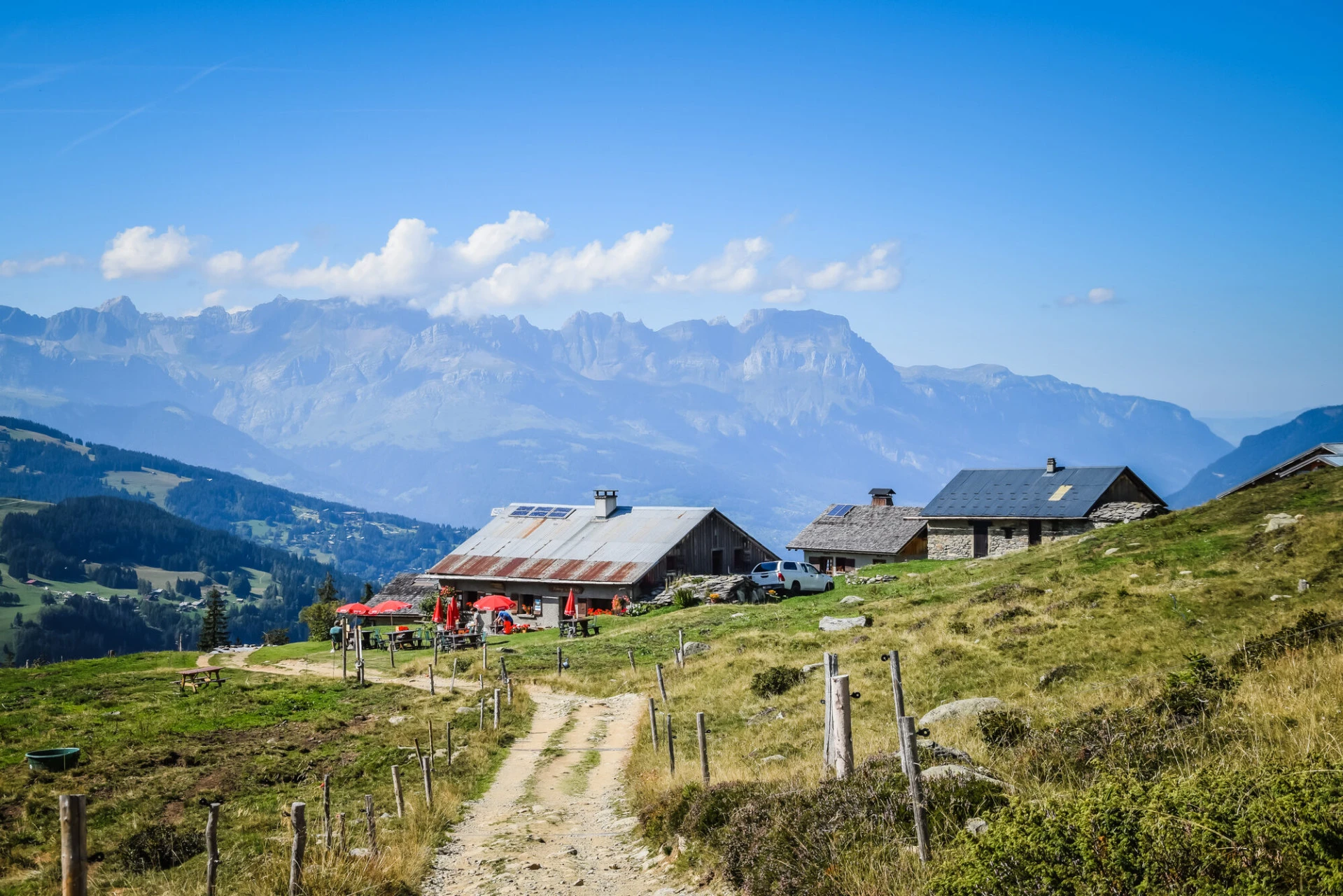 Auberge du Truc sur le plateau du Truc, val Montjoie