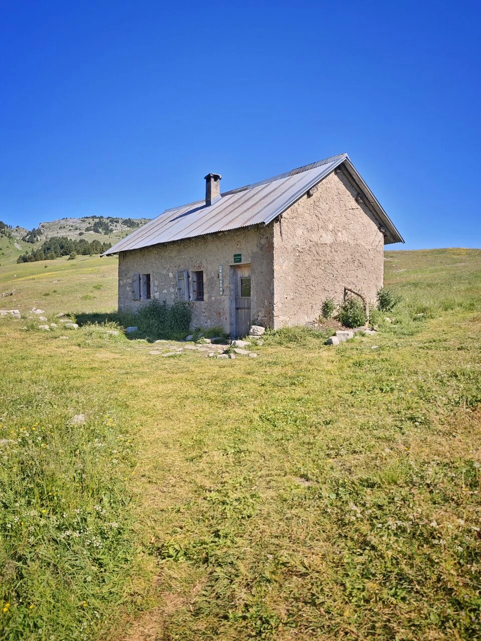 Abri de l'Essaure, cabane non gardée du vallon de Combeau dans le Vercors