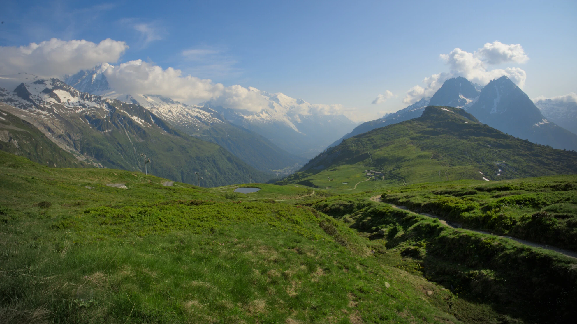 Le Col de Balme : le Mont-Blanc réapparaît en face