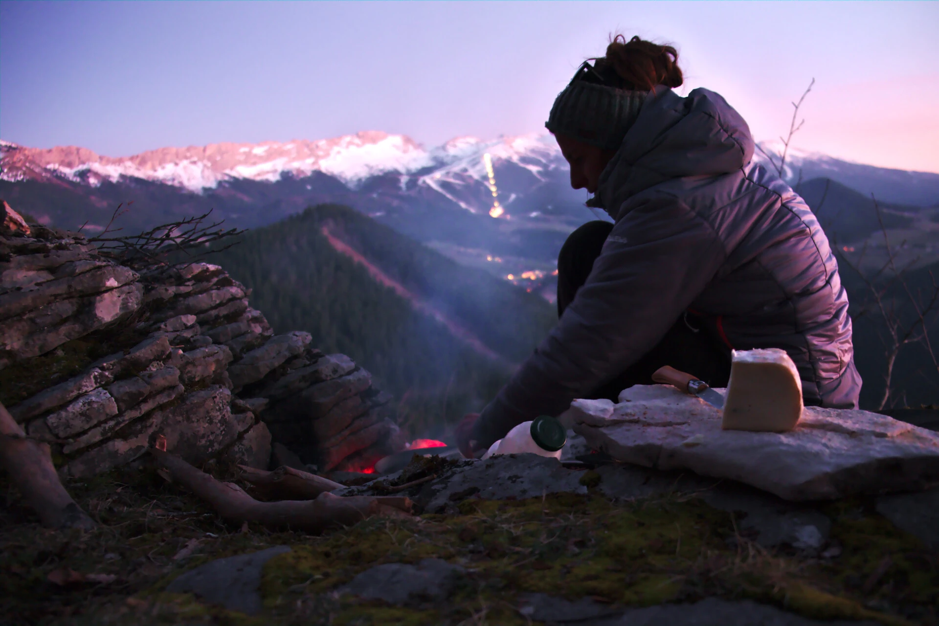 Cuisine au feu de camp en bivouac à Villard-de-Lans, Vercors