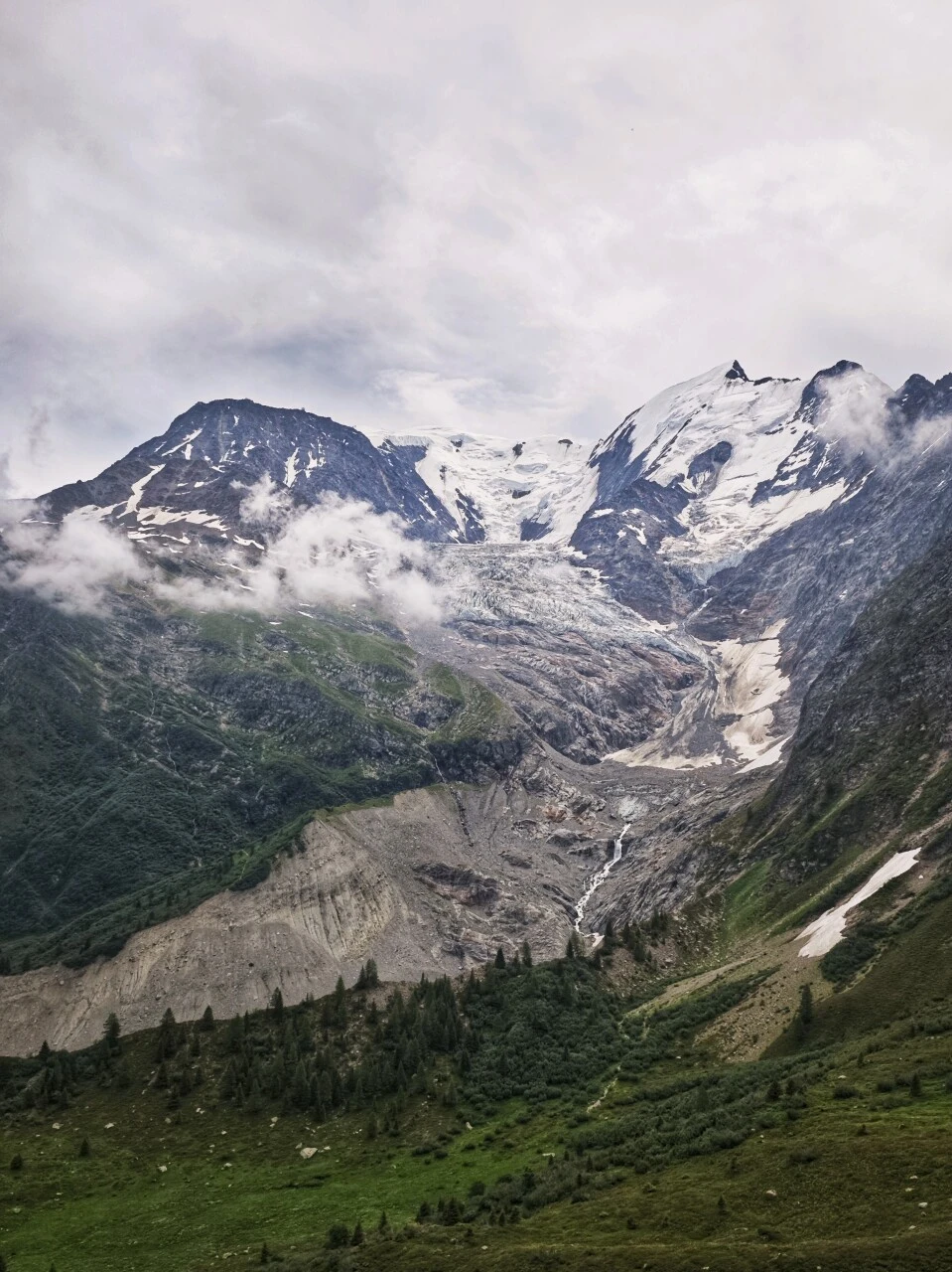 Le glacier de Bionnassay et sa moraine, sur la première étape