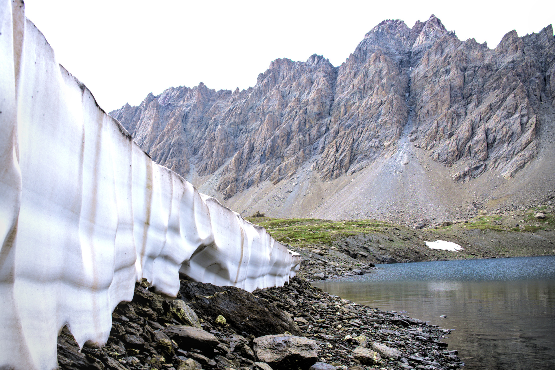Lac des neufs couleurs en Haute-Ubaye