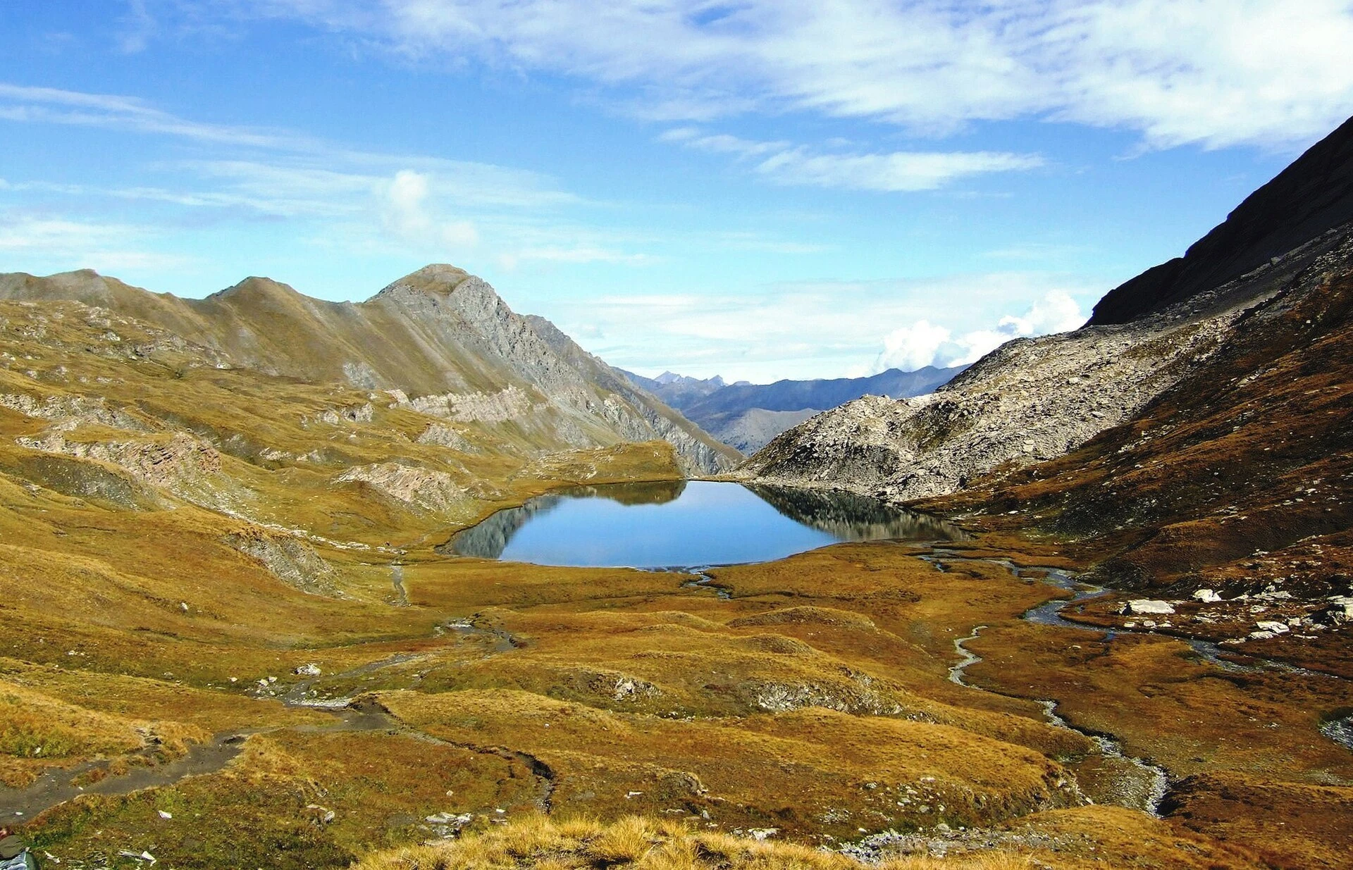Le lac Foréant vu depuis le col Vieux (2 806 m), sur le GR58 © Dominicus Johannes Bergsma / Wikimedia (CC BY-SA)