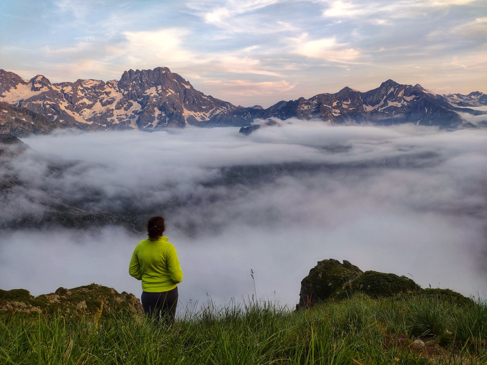 Mer de nuages sur le massif des Écrins