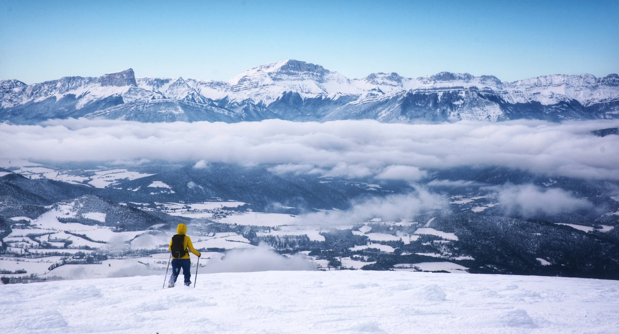 Panorama hivernal du Vercors en raquettes