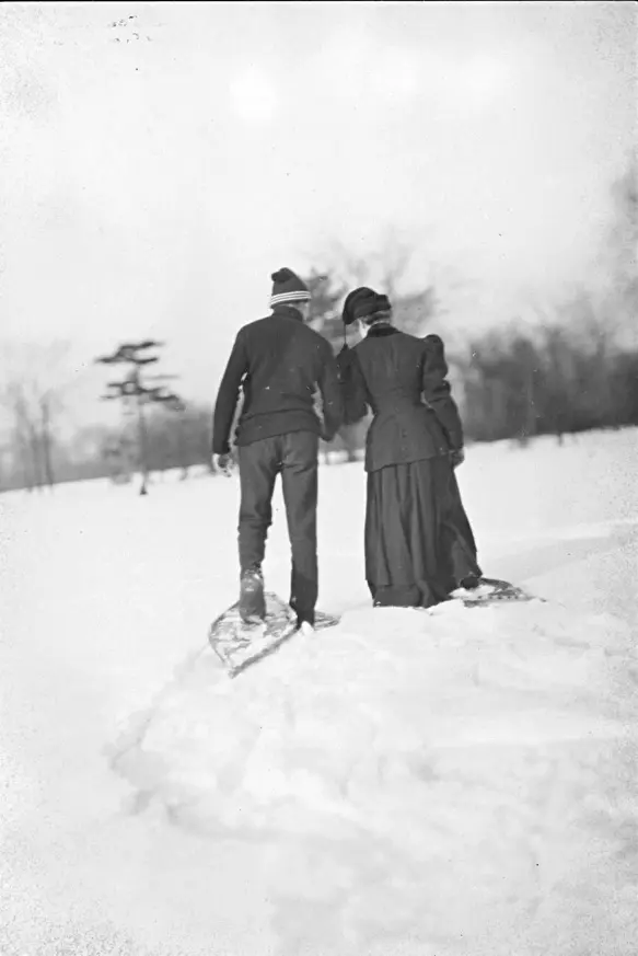 Couple en raquettes à Toronto, 1907