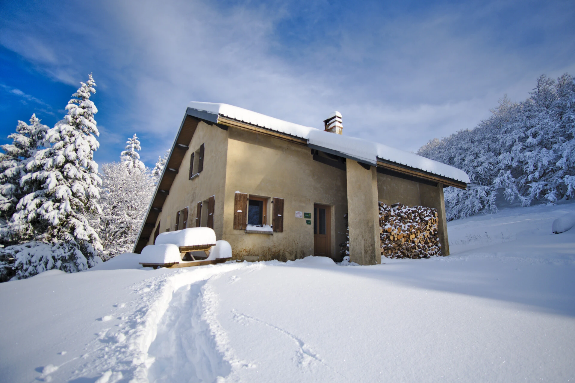 Refuge de Tubanet dans le Vercors en hiver