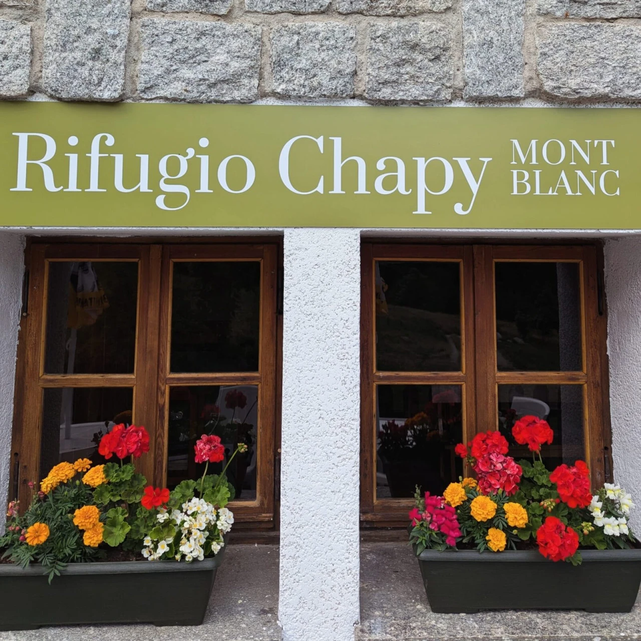 Rifugio Chapy Mont Blanc au-dessus de Courmayeur