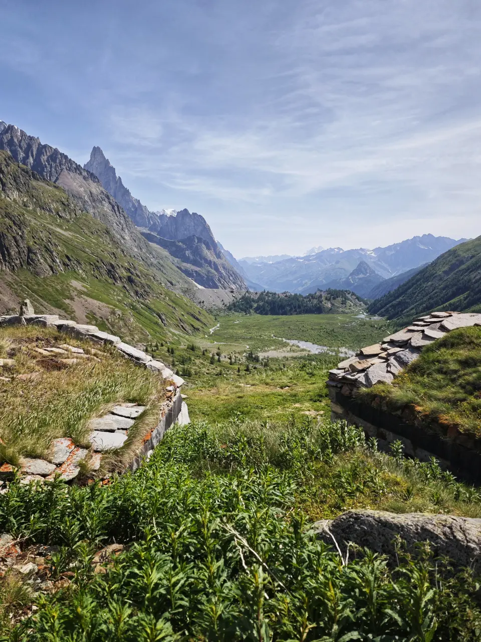 Ruine de la seconde guerre mondiale sous le col de la Seigne - Italie - TMB