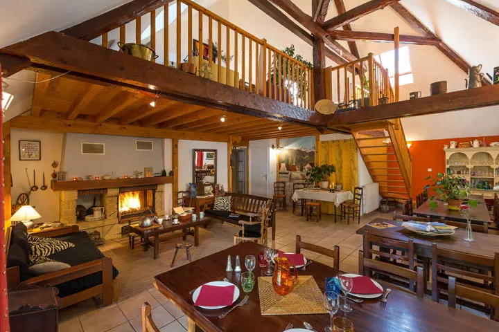 Salle de restauration Gîte Hautes-Alpes Brudour