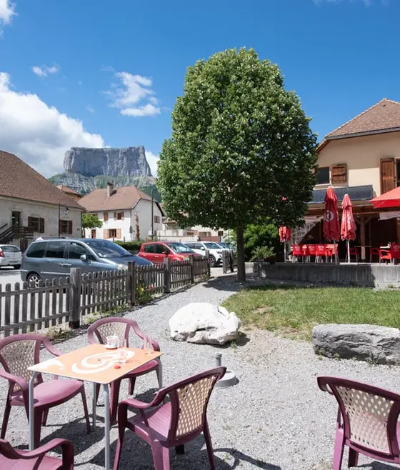 Terrasse gîte du Mont Aiguille à Chichilianne - Vercors