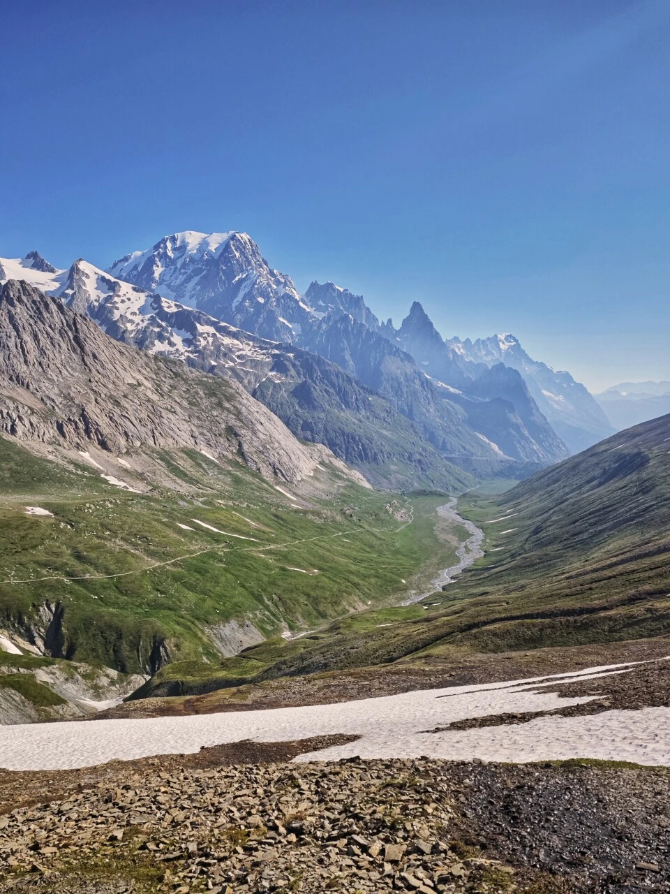Le Val Veni et le massif du Mont-Blanc, névés et pâturages d'altitude