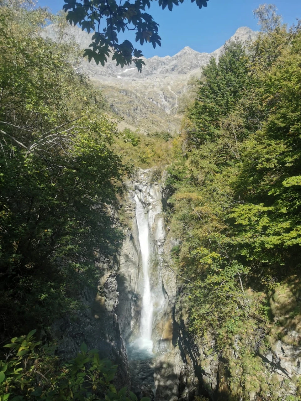 La cascade du Gioberney et les sommets du Valgaudemar