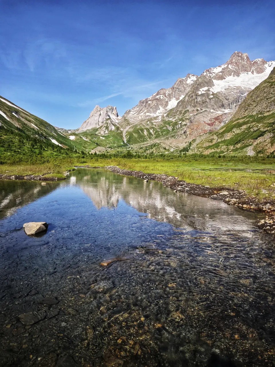 Vue sur le Col de la Seigne depuis Combal - TMB